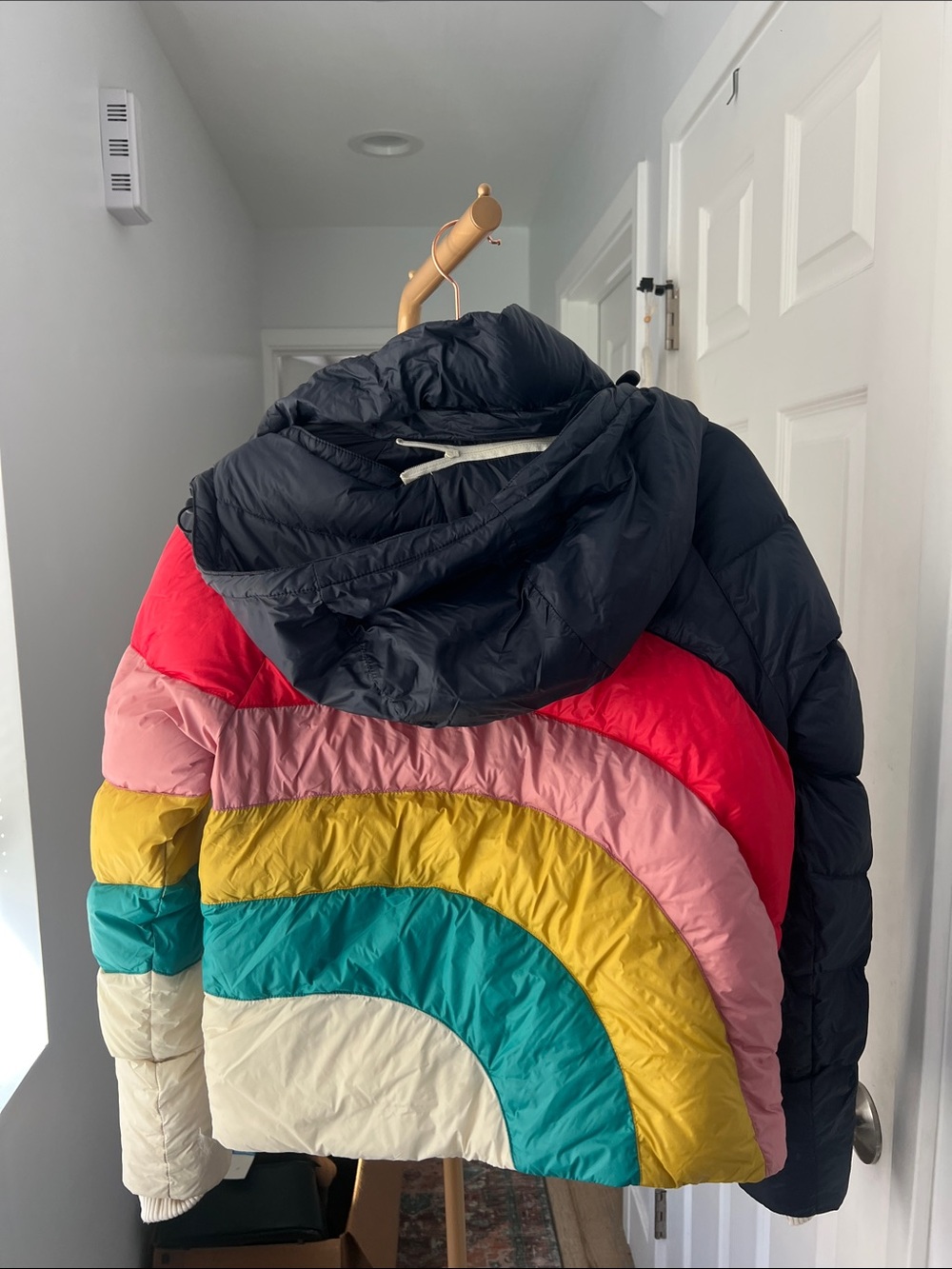 Marine Layer Archive Apres Puffer Jacket in Navy Rainbow Wave Small - Picture 7 of 10